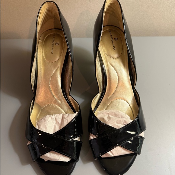 NEW BANDOLINO PATENT LEATHER PEEP TOE HEELS - Picture 8 of 9